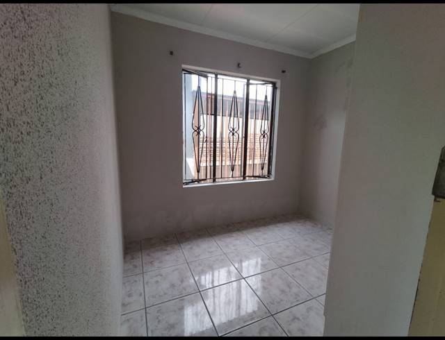 3 BEDROOM FREEHOLD FOR SALE IN DANVILLE